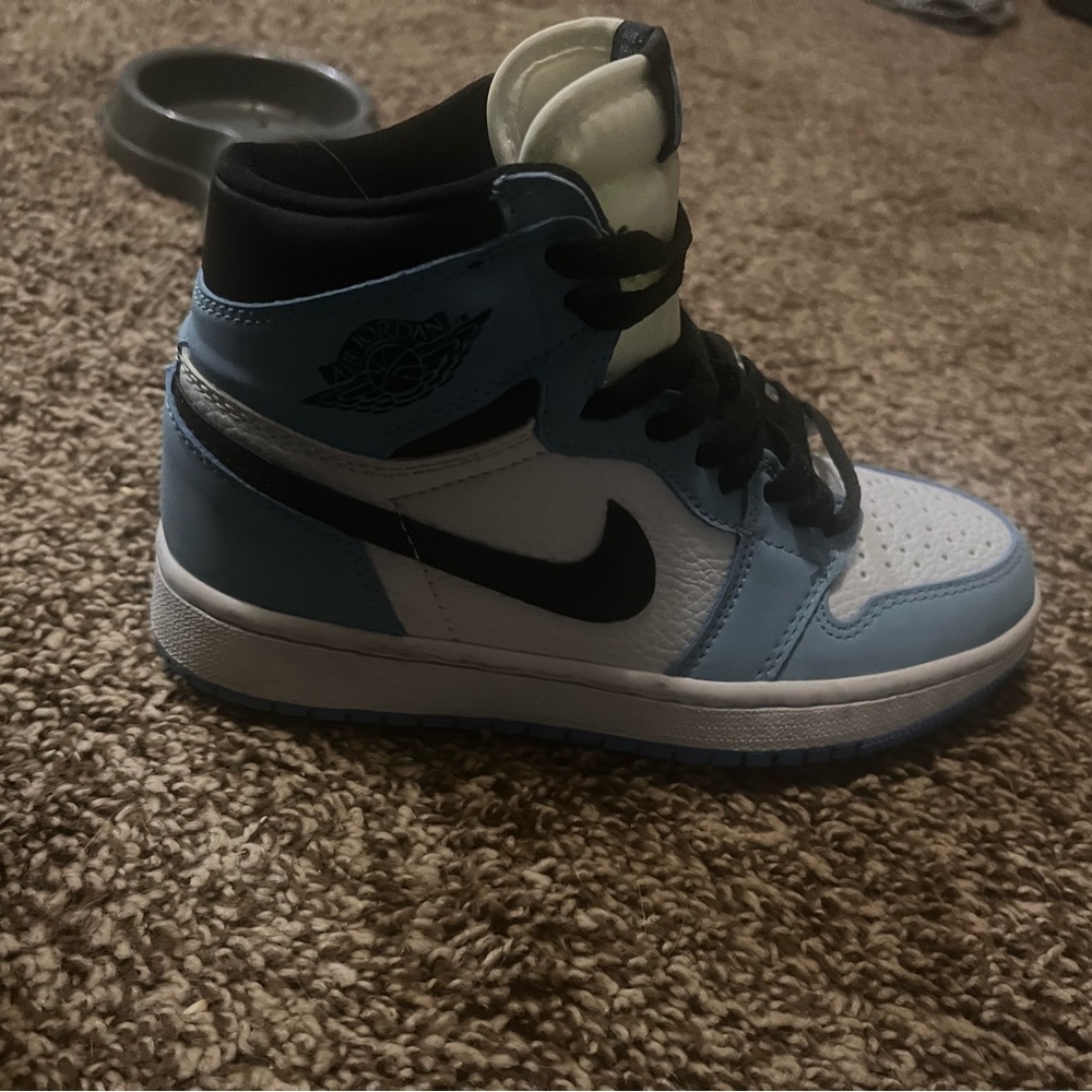 University blue Jordan 1